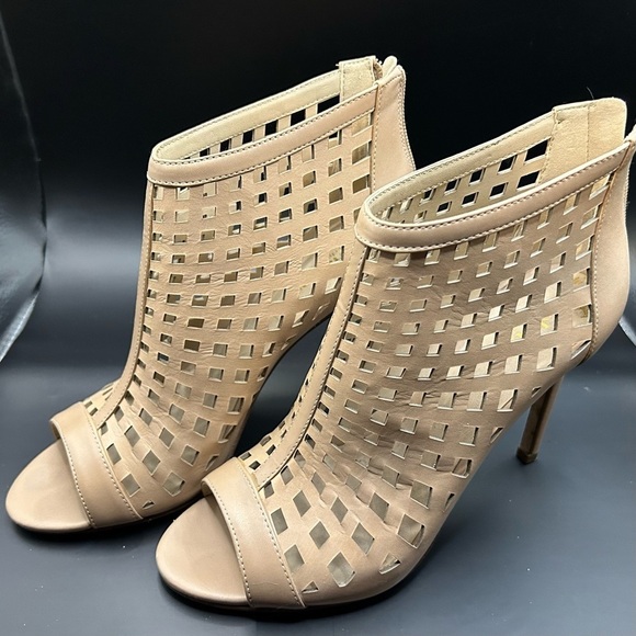 Charles David Beige Caged Open Toe Booties Size 7 Women’s; heel approx 3.5”. - Picture 2 of 10